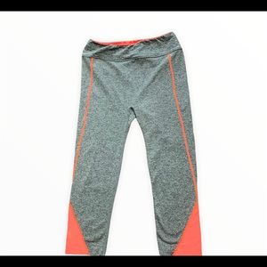 One 5 One Capri Leggings Sz L